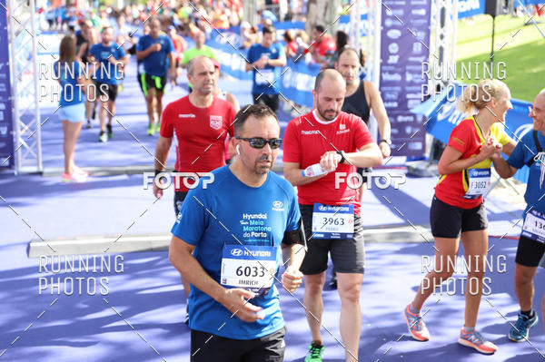 Buy your photos of the eventMeia Maratona Porto 2019 on Fotop