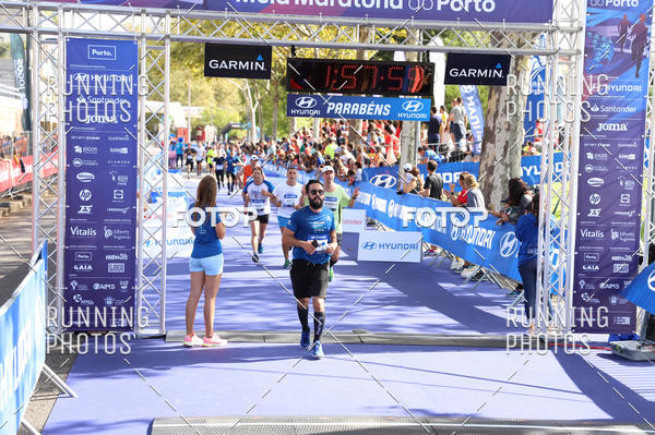 Buy your photos of the eventMeia Maratona Porto 2019 on Fotop