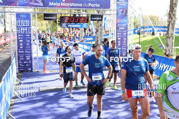Buy your photos of the eventMeia Maratona Porto 2019 on Fotop