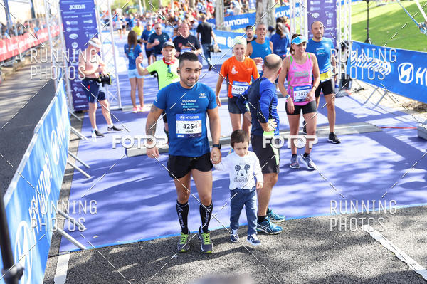 Buy your photos of the eventMeia Maratona Porto 2019 on Fotop