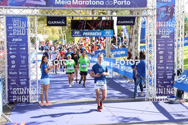 Buy your photos of the eventMeia Maratona Porto 2019 on Fotop