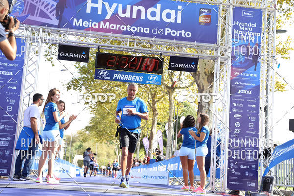 Buy your photos of the eventMeia Maratona Porto 2019 on Fotop