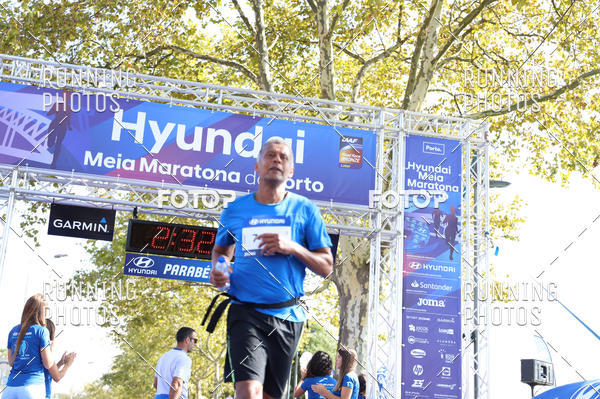 Buy your photos of the eventMeia Maratona Porto 2019 on Fotop