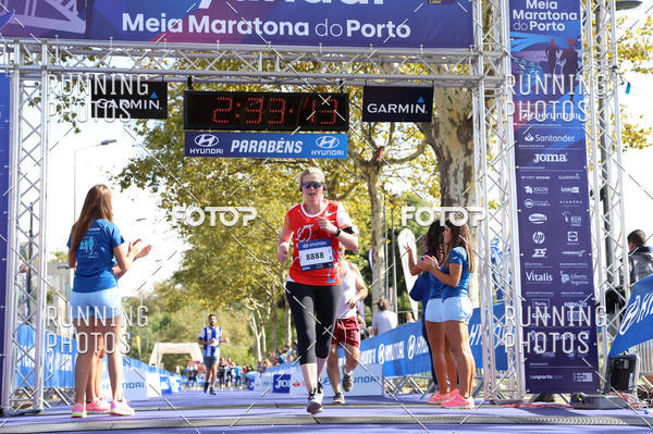 Buy your photos of the eventMeia Maratona Porto 2019 on Fotop