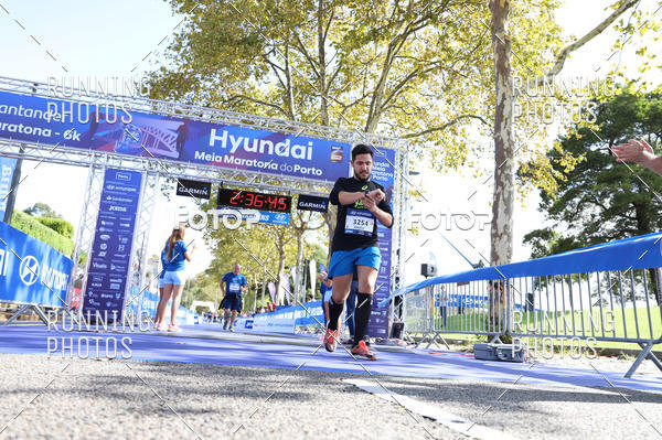 Buy your photos of the eventMeia Maratona Porto 2019 on Fotop