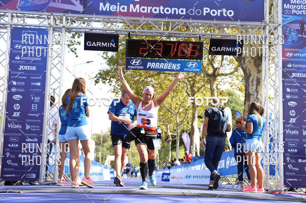 Buy your photos of the eventMeia Maratona Porto 2019 on Fotop