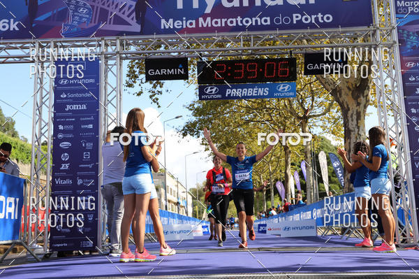 Buy your photos of the eventMeia Maratona Porto 2019 on Fotop