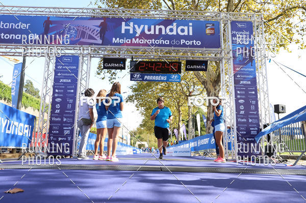 Buy your photos of the eventMeia Maratona Porto 2019 on Fotop