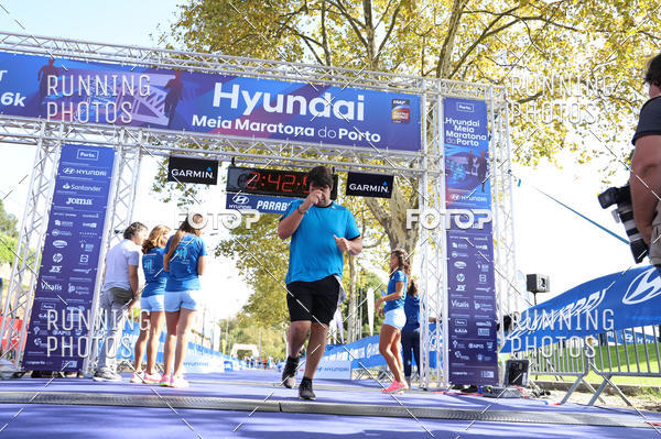 Buy your photos of the eventMeia Maratona Porto 2019 on Fotop