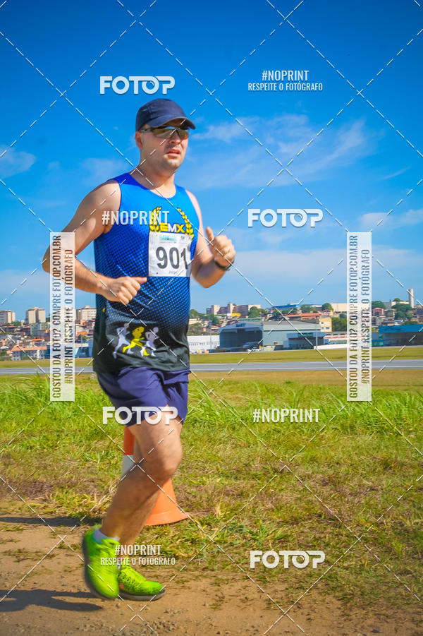 Achetez vos photos de l'vnementCorrida Hangar 942 sur Fotop