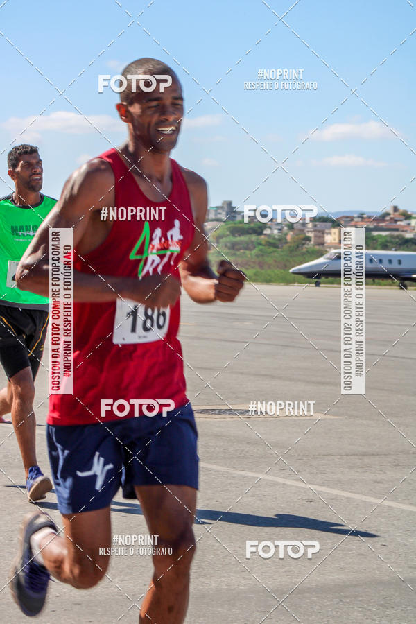 Achetez vos photos de l'vnementCorrida Hangar 942 sur Fotop