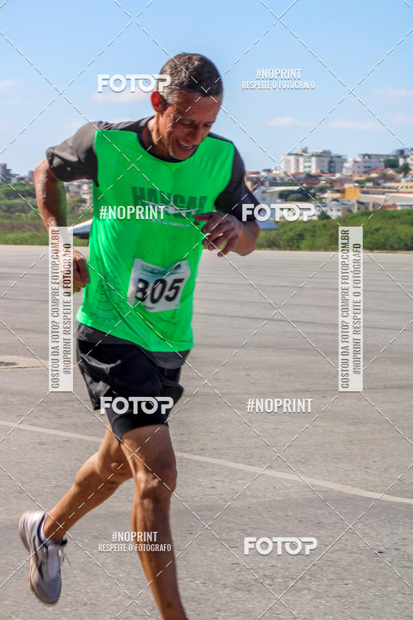 Achetez vos photos de l'vnementCorrida Hangar 942 sur Fotop