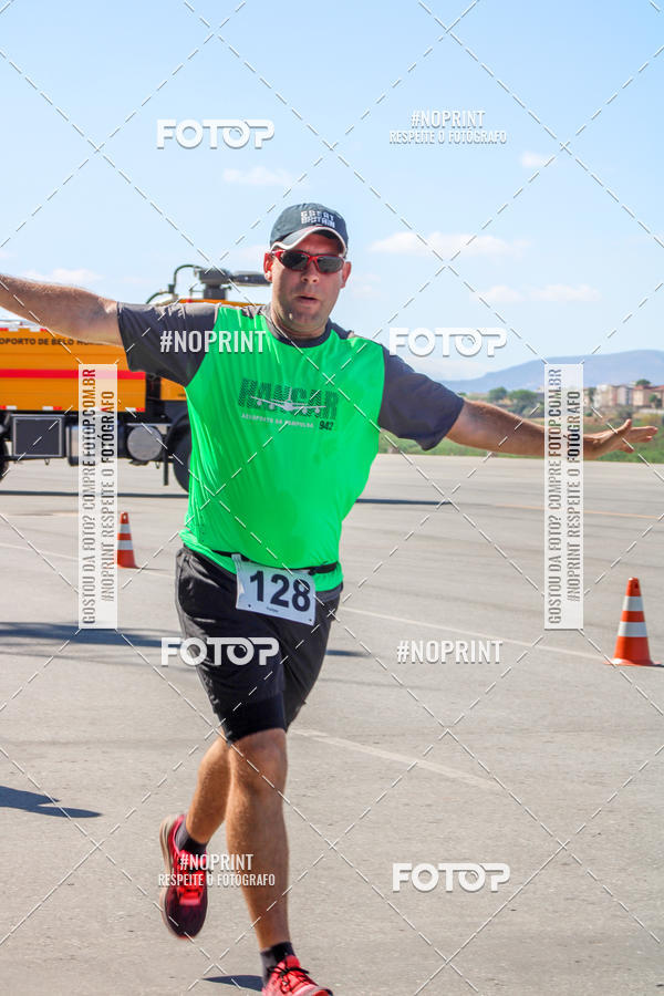 Buy your photos of the eventCorrida Hangar 942 on Fotop