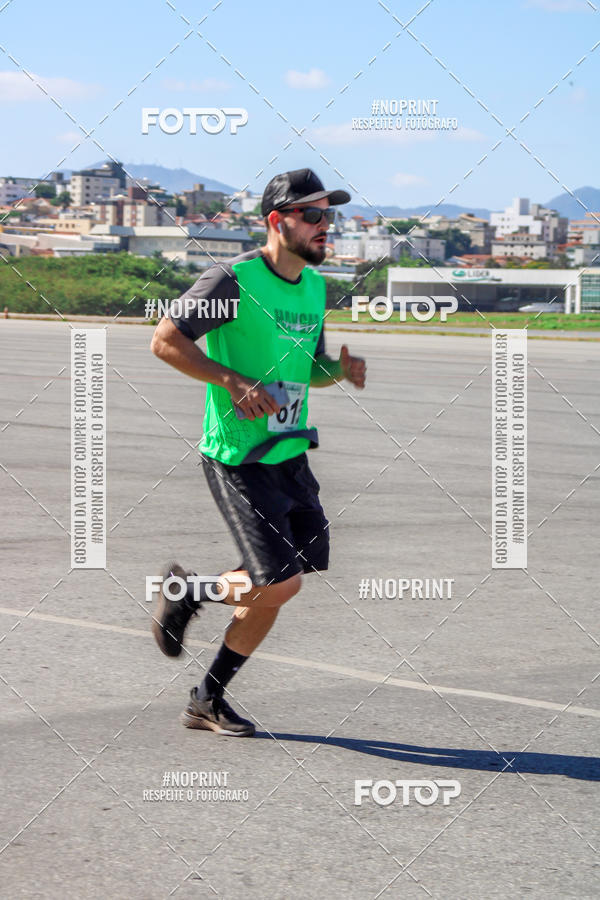 Achetez vos photos de l'vnementCorrida Hangar 942 sur Fotop