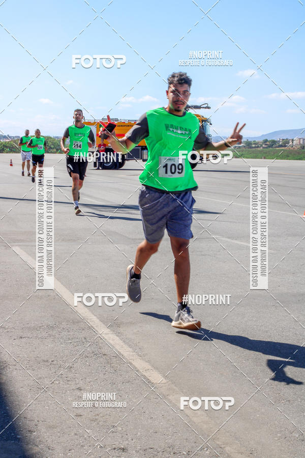 Buy your photos of the eventCorrida Hangar 942 on Fotop