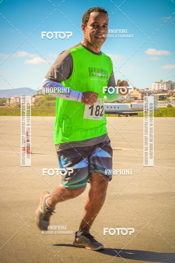 Achetez vos photos de l'vnementCorrida Hangar 942 sur Fotop