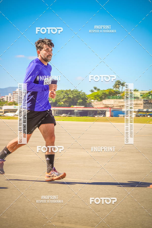 Buy your photos of the eventCorrida Hangar 942 on Fotop