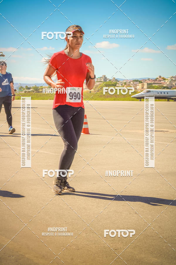 Achetez vos photos de l'vnementCorrida Hangar 942 sur Fotop