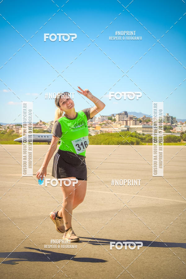 Compra tus fotos del eventoCorrida Hangar 942 En Fotop