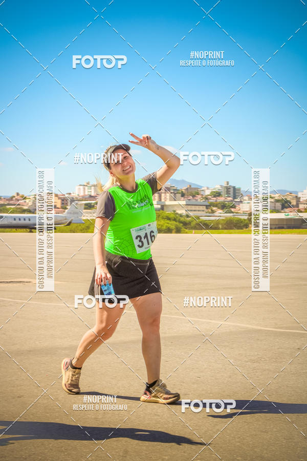 Achetez vos photos de l'vnementCorrida Hangar 942 sur Fotop