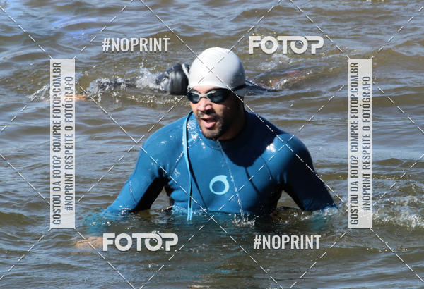 Compre as suas fotos do eventoREVEZAMENTO 10K DE NATA��O JULIO VICU�A no Fotop