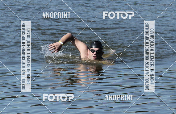 Compre as suas fotos do eventoREVEZAMENTO 10K DE NATA��O JULIO VICU�A no Fotop