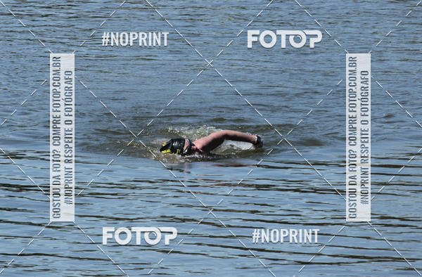 Compre as suas fotos do eventoREVEZAMENTO 10K DE NATA��O JULIO VICU�A no Fotop