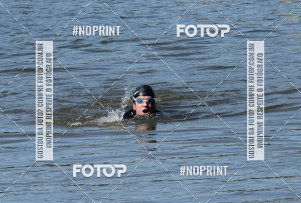 Compre as suas fotos do eventoREVEZAMENTO 10K DE NATA��O JULIO VICU�A no Fotop