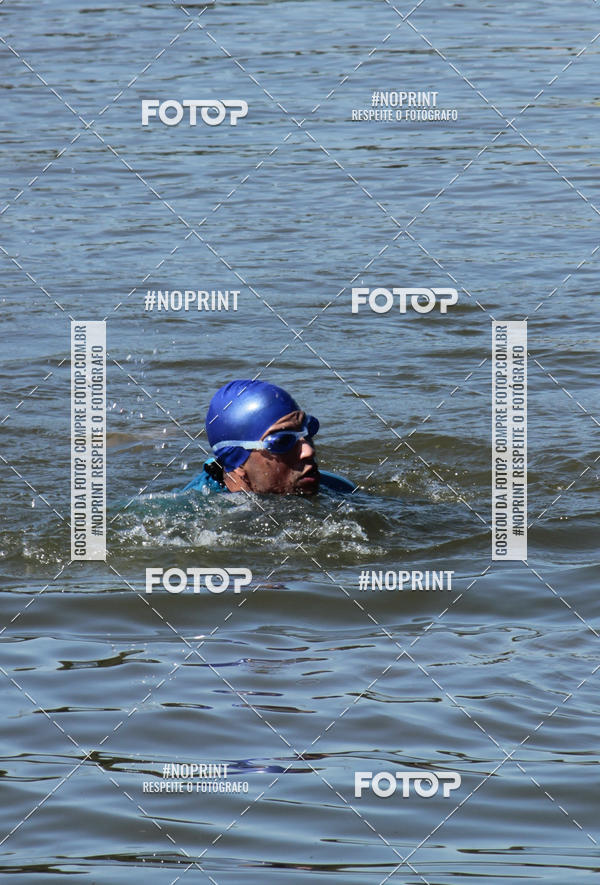 Compre as suas fotos do eventoREVEZAMENTO 10K DE NATA��O JULIO VICU�A no Fotop