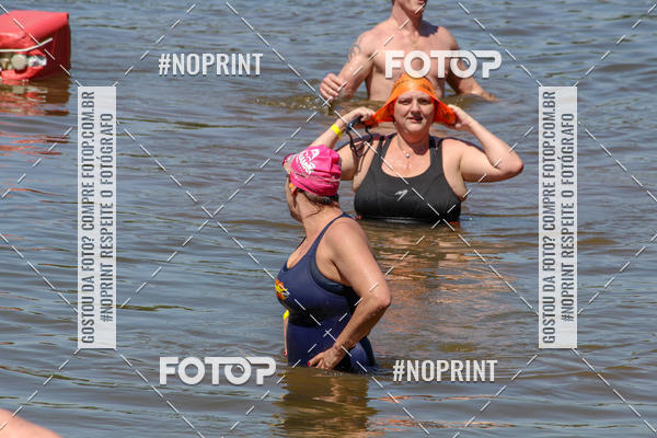 Compre suas fotos do eventoREVEZAMENTO 10K DE NATA��O JULIO VICU�A no Fotop