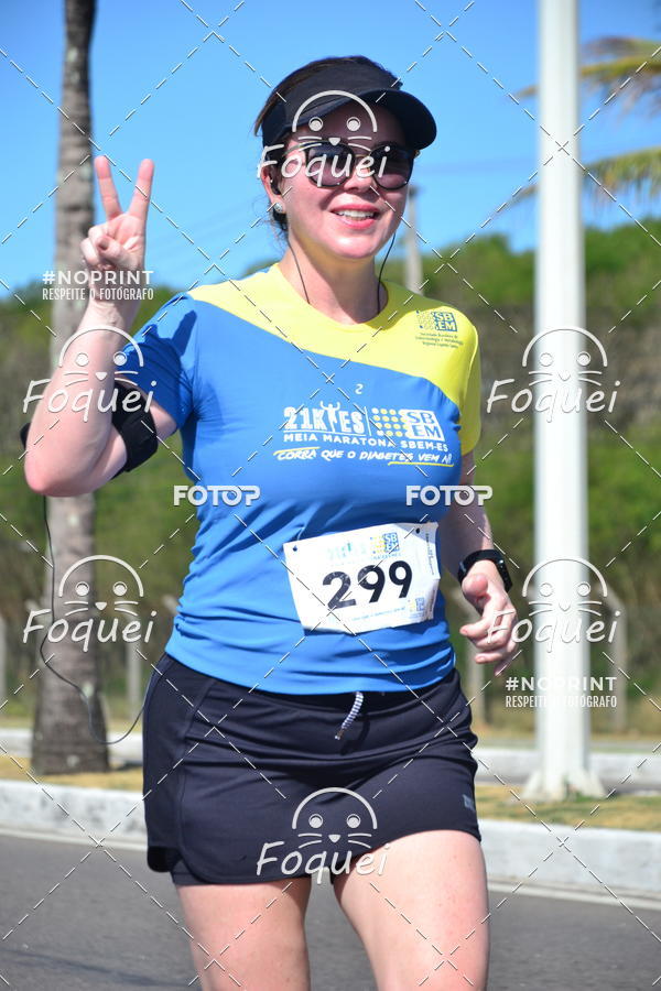 Buy your photos of the event21KES - MEIA MARATONA DO ESP�RITO SANTO on Fotop
