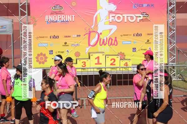 Buy your photos of the event5� Divas Run on Fotop