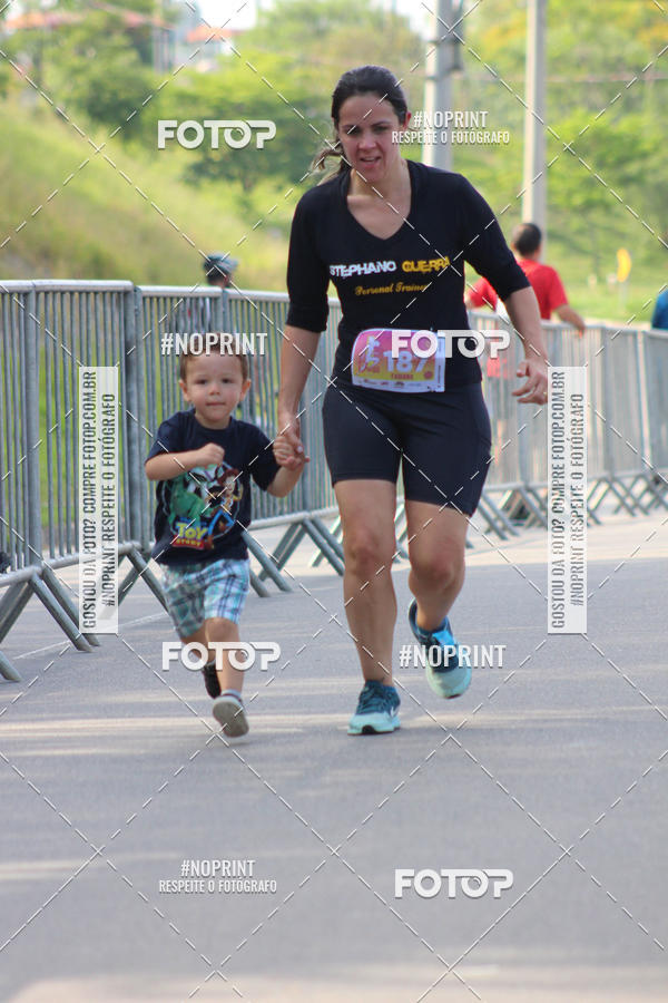 Buy your photos of the event5� Divas Run on Fotop