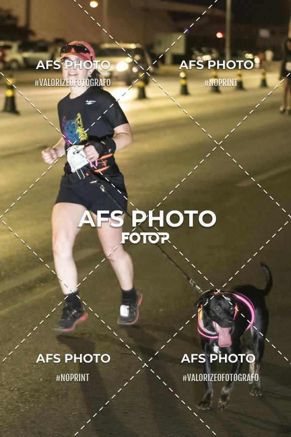 Buy your photos of the eventNeon Night Run 2019 - Brasilia on Fotop