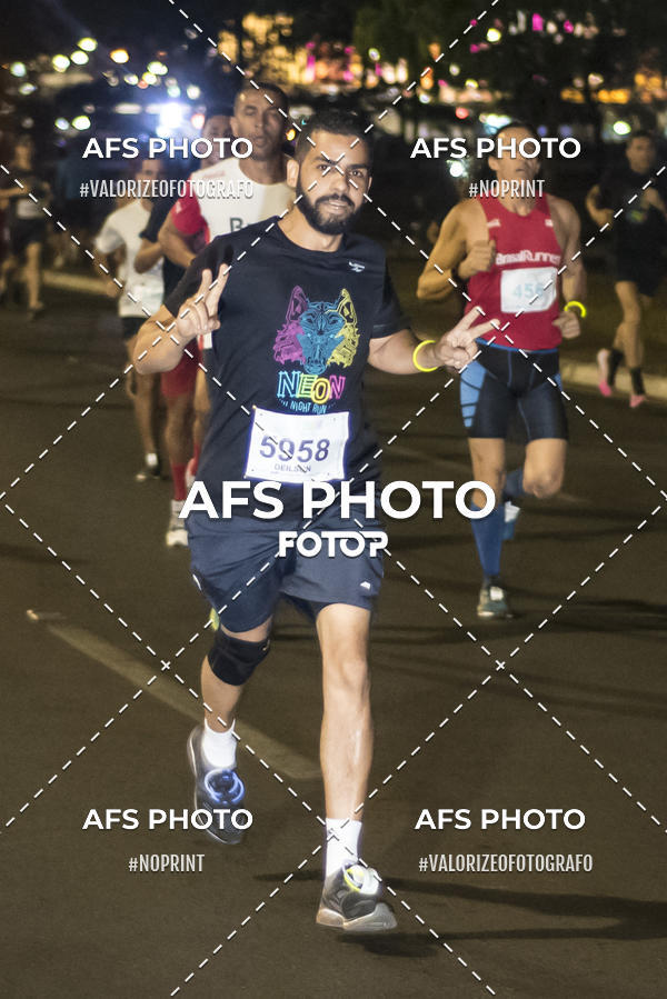 Buy your photos of the eventNeon Night Run 2019 - Brasilia on Fotop