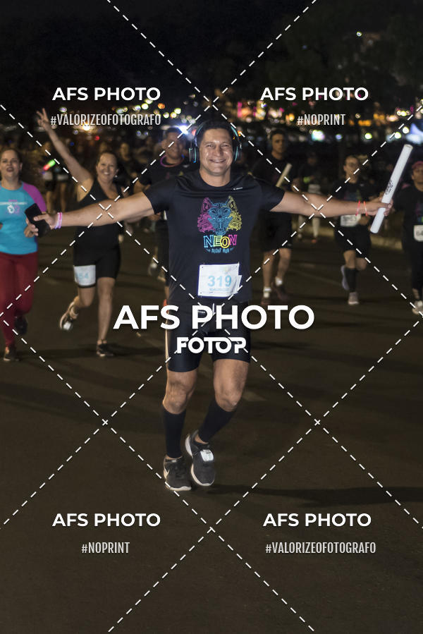 Buy your photos of the eventNeon Night Run 2019 - Brasilia on Fotop