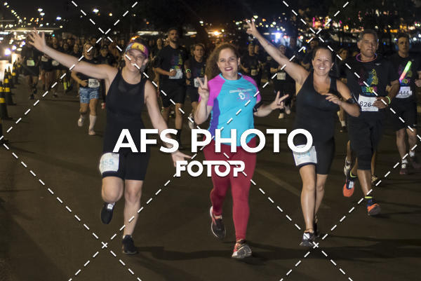 Buy your photos of the eventNeon Night Run 2019 - Brasilia on Fotop