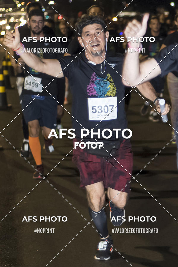 Buy your photos of the eventNeon Night Run 2019 - Brasilia on Fotop