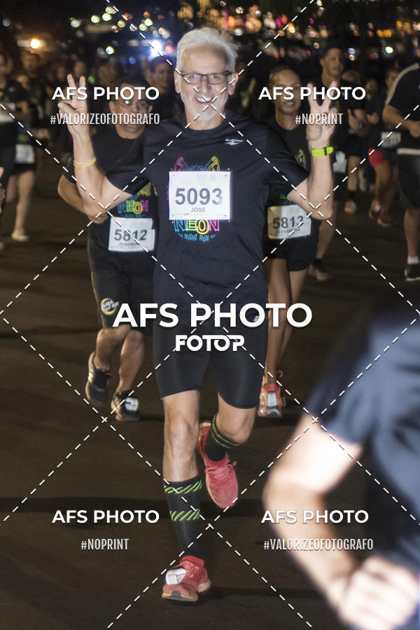 Buy your photos of the eventNeon Night Run 2019 - Brasilia on Fotop