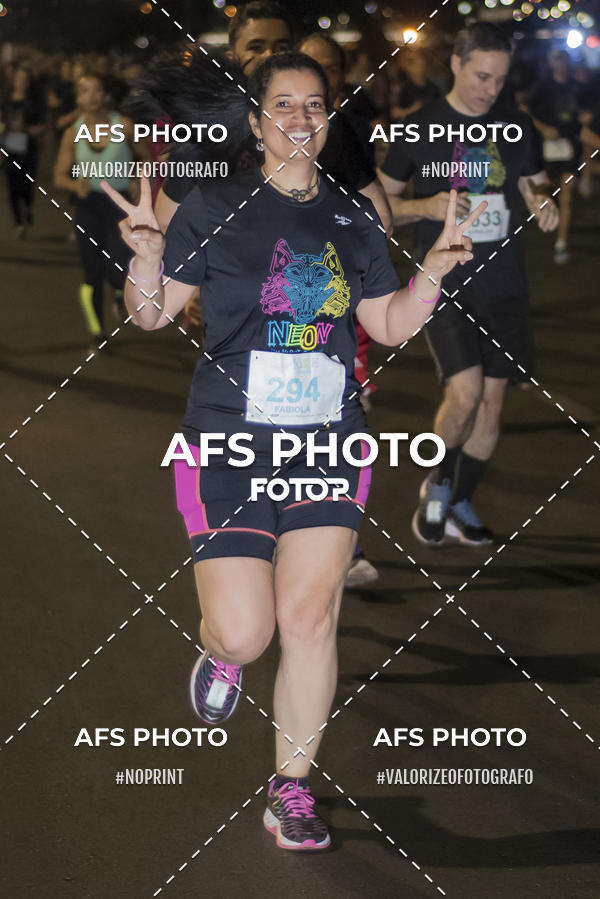 Buy your photos of the eventNeon Night Run 2019 - Brasilia on Fotop