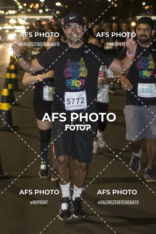 Buy your photos of the eventNeon Night Run 2019 - Brasilia on Fotop