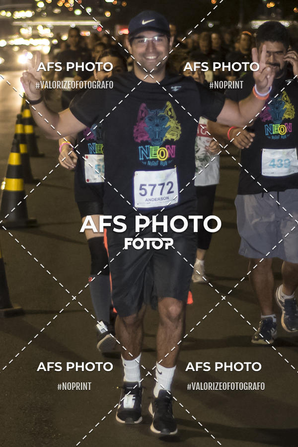 Buy your photos of the eventNeon Night Run 2019 - Brasilia on Fotop