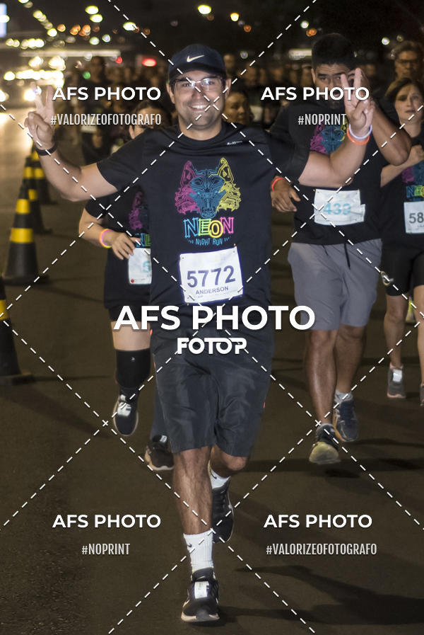 Buy your photos of the eventNeon Night Run 2019 - Brasilia on Fotop