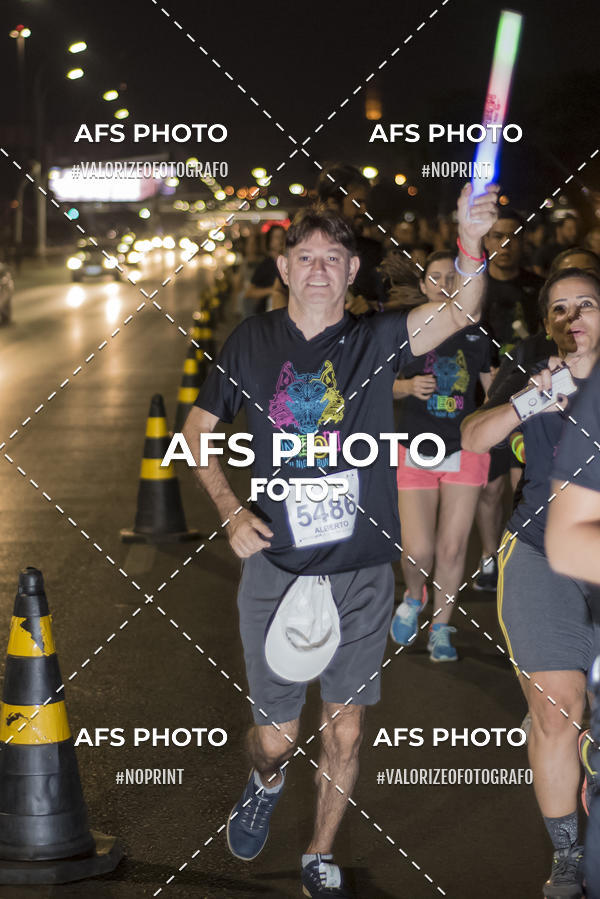 Buy your photos of the eventNeon Night Run 2019 - Brasilia on Fotop