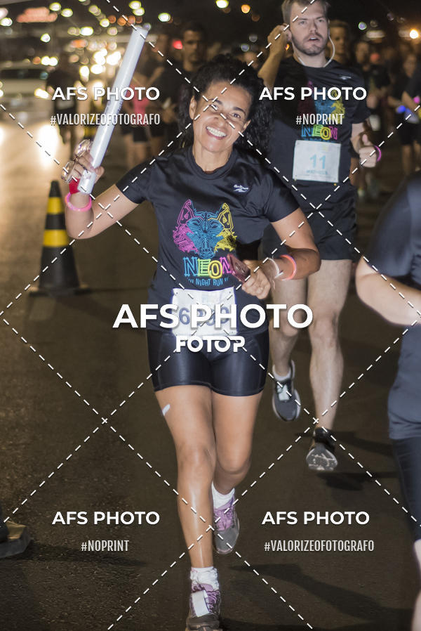 Buy your photos of the eventNeon Night Run 2019 - Brasilia on Fotop