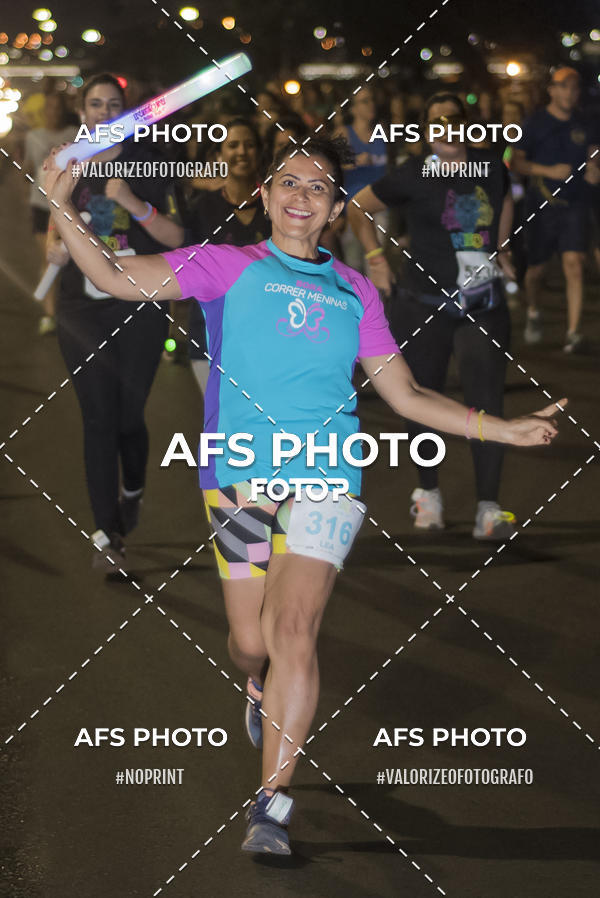Buy your photos of the eventNeon Night Run 2019 - Brasilia on Fotop