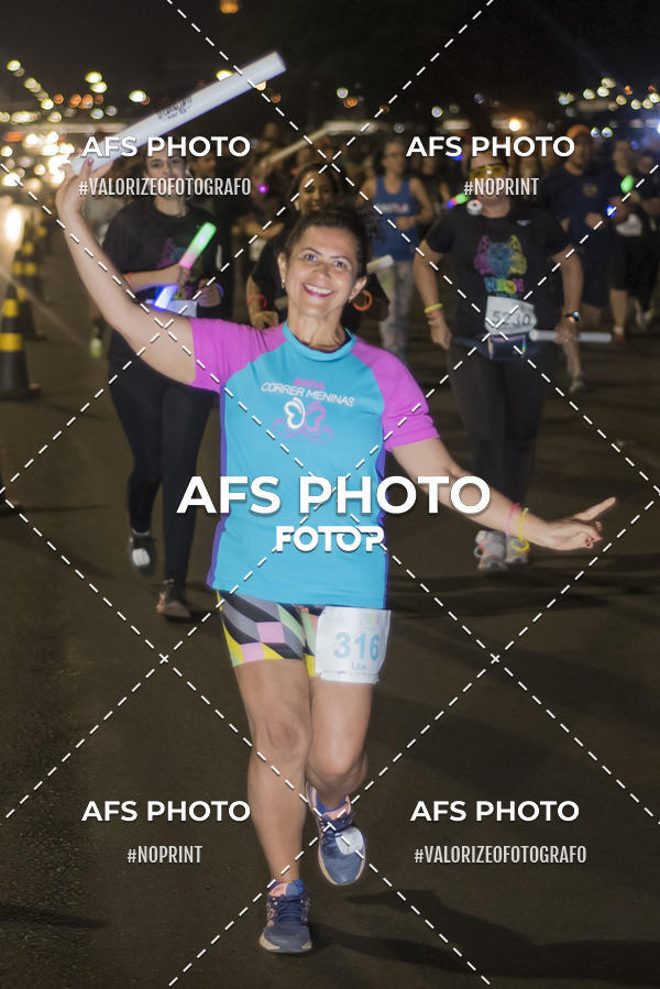 Buy your photos of the eventNeon Night Run 2019 - Brasilia on Fotop