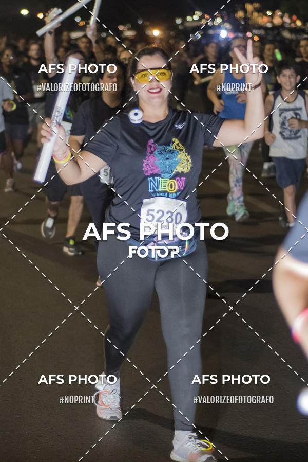 Buy your photos of the eventNeon Night Run 2019 - Brasilia on Fotop