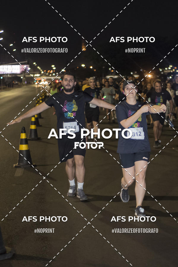 Buy your photos of the eventNeon Night Run 2019 - Brasilia on Fotop