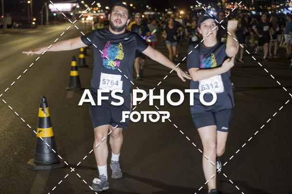 Buy your photos of the eventNeon Night Run 2019 - Brasilia on Fotop